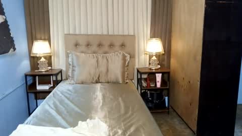 Snapshot of seductive_astrid chatting on July 14, 2026, 2:27 am seductive_astrid online show from July 14, 2026, 2:27 am