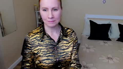 seductive_foxy_ online show from September 26, 2025, 8:40 am
