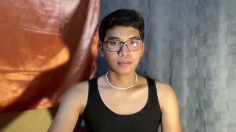 Snapshot of seductive_william chatting on November 18, 2025, 4:00 pm William online show from November 18, 2025, 4:00 pm