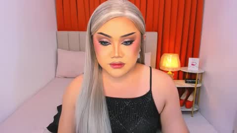 Snapshot of seductivelolalola chatting on March 8, 2025, 10:45 pm Natalie Mefford online show from March 8, 2025, 10:45 pm