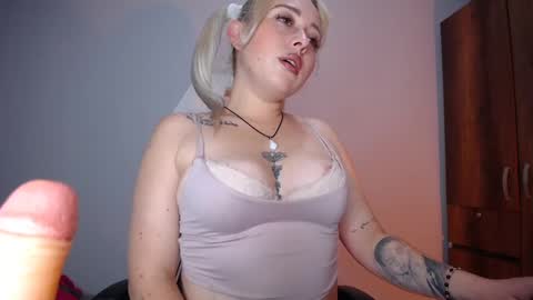 Snapshot of sejmet_5 chatting on January 16, 2025, 2:51 am Yeyis online show from January 16, 2025, 2:51 am