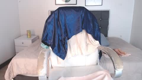 Selena online show from April 9, 2026, 7:08 pm