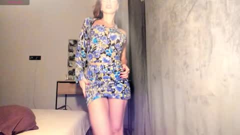 Selena online show from November 16, 2025, 3:39 pm