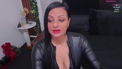 Selene online show from November 18, 2025, 5:45 am