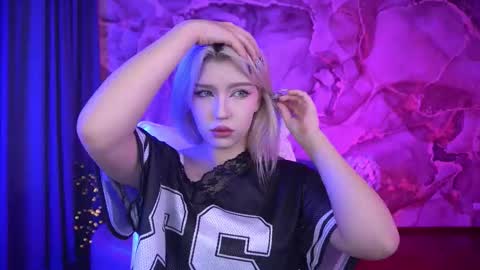 selenairis online show from October 17, 2025, 7:33 am