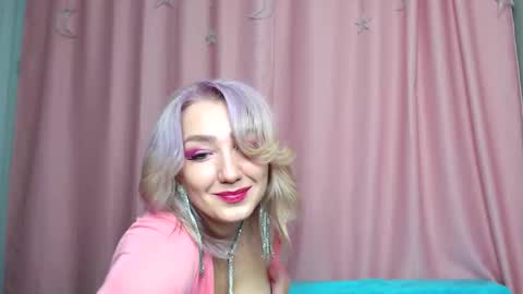 Selena online show from December 14, 2025, 3:06 pm