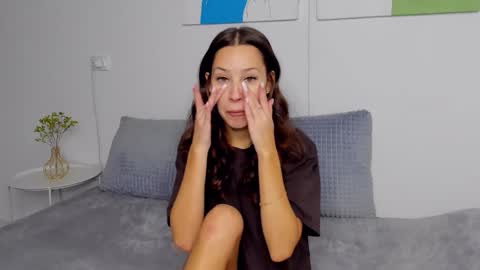 Selena online show from November 6, 2025, 10:27 am