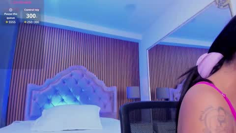 selenastonne online show from October 28, 2025, 8:11 pm