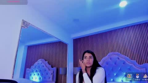 selenastonne online show from December 4, 2025, 8:28 pm