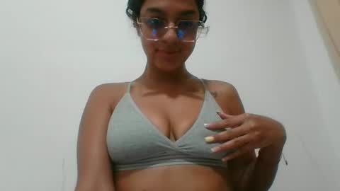 Snapshot of selene_azahar chatting on September 16, 2025, 5:19 am selene online show from September 16, 2025, 5:19 am