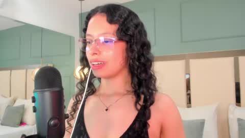 Snapshot of selene_rousse chatting on September 25, 2025, 3:10 am Selene Rousse online show from September 25, 2025, 3:10 am