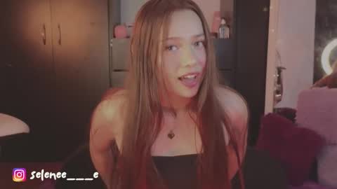 Snapshot of selenee___e chatting on January 15, 2025, 4:15 am selene online show from January 15, 2025, 4:15 am