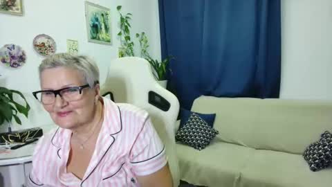 Snapshot of selenna57 chatting on December 5, 2025, 8:27 pm Selenna online show from December 5, 2025, 8:27 pm