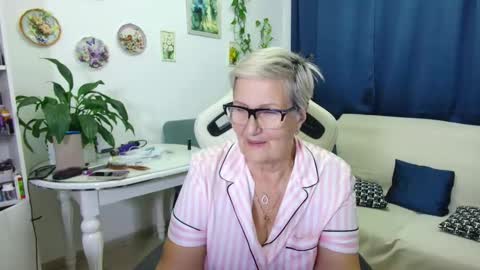 Snapshot of selenna57 chatting on December 19, 2025, 7:21 pm Selenna online show from December 19, 2025, 7:21 pm