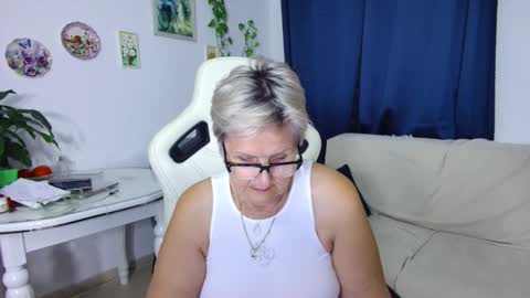 Snapshot of selenna57 chatting on January 7, 2026, 6:21 pm Selenna online show from January 7, 2026, 6:21 pm