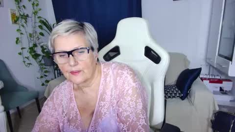 Snapshot of selenna57 chatting on January 17, 2026, 6:44 pm Selenna online show from January 17, 2026, 6:44 pm