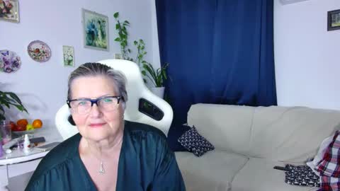 Snapshot of selenna57 chatting on January 18, 2026, 6:44 pm Selenna online show from January 18, 2026, 6:44 pm