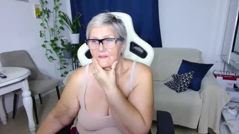 Snapshot of selenna57 chatting on February 1, 2026, 6:39 pm Selenna online show from February 1, 2026, 6:39 pm