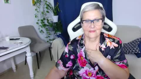 Snapshot of selenna57 chatting on February 10, 2026, 7:18 pm Selenna online show from February 10, 2026, 7:18 pm