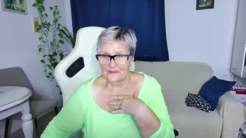 Snapshot of selenna57 chatting on February 11, 2026, 6:24 pm Selenna online show from February 11, 2026, 6:24 pm