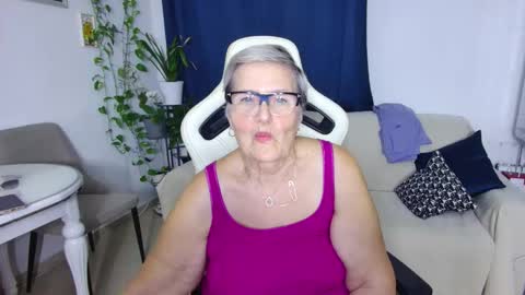 Snapshot of selenna57 chatting on February 13, 2026, 6:37 pm Selenna online show from February 13, 2026, 6:37 pm