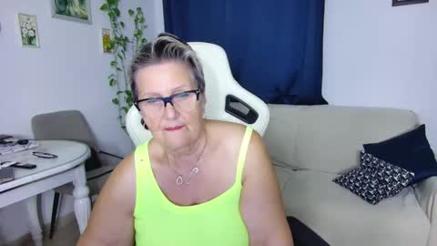 Snapshot of selenna57 chatting on February 14, 2026, 6:26 pm Selenna online show from February 14, 2026, 6:26 pm