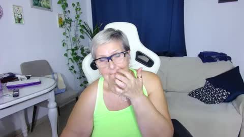 Snapshot of selenna57 chatting on February 15, 2026, 6:37 pm Selenna online show from February 15, 2026, 6:37 pm