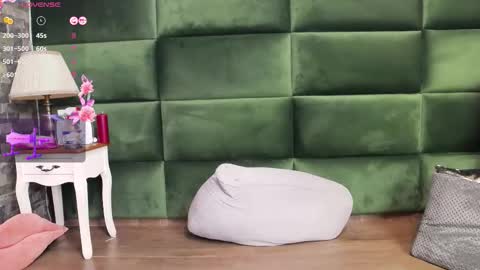 Selen online show from October 12, 2025, 7:02 pm