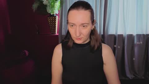 Snapshot of selestiasonata chatting on June 19, 2026, 1:32 am selestiasonata online show from June 19, 2026, 1:32 am