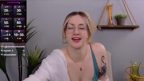 Snapshot of selina_thick chatting on March 1, 2025, 4:15 am Selina Mae online show from March 1, 2025, 4:15 am