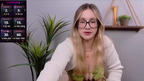 Snapshot of selina_thick chatting on September 24, 2025, 2:26 am Selina Mae online show from September 24, 2025, 2:26 am