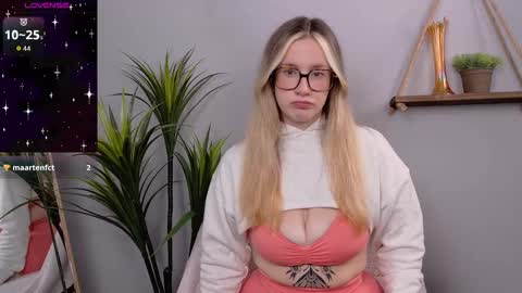 Snapshot of selina_thick chatting on October 25, 2025, 3:36 am Selina Mae online show from October 25, 2025, 3:36 am