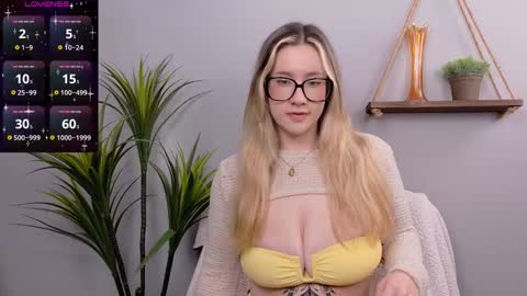 Snapshot of selina_thick chatting on November 3, 2025, 4:03 am Selina Mae online show from November 3, 2025, 4:03 am