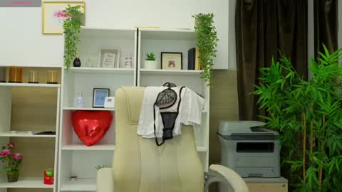 Snapshot of selinesole_ chatting on February 6, 2025, 5:30 pm Seline online show from February 6, 2025, 5:30 pm