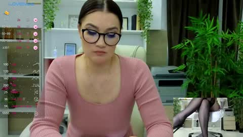 Snapshot of selinesole_ chatting on February 18, 2025, 7:41 pm Seline online show from February 18, 2025, 7:41 pm