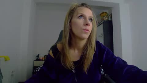 Snapshot of sellena_angels chatting on February 1, 2026, 2:59 pm sellena_angels online show from February 1, 2026, 2:59 pm