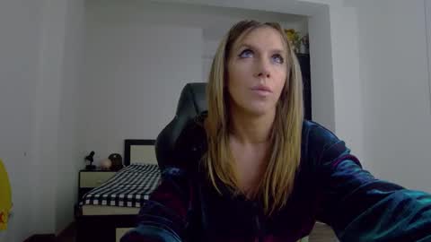 Snapshot of sellena_angels chatting on February 22, 2026, 5:55 pm sellena_angels online show from February 22, 2026, 5:55 pm