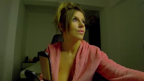 Snapshot of sellena_angels chatting on March 19, 2026, 7:18 pm sellena_angels online show from March 19, 2026, 7:18 pm