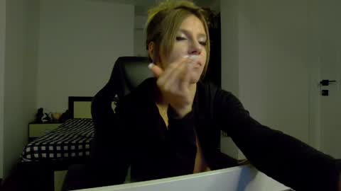 Snapshot of sellena_angels chatting on April 23, 2026, 3:47 pm sellena_angels online show from April 23, 2026, 3:47 pm