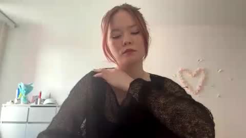 Lily online show from May 2, 2026, 7:13 am