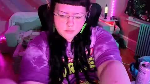 Snapshot of sendforember chatting on October 28, 2025, 6:39 am Goddess Ember online show from October 28, 2025, 6:39 am