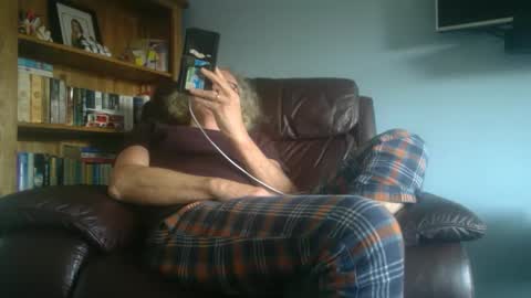 Snapshot of seniorfuntime1556 chatting on January 29, 2025, 10:05 am Summiteer online show from January 29, 2025, 10:05 am