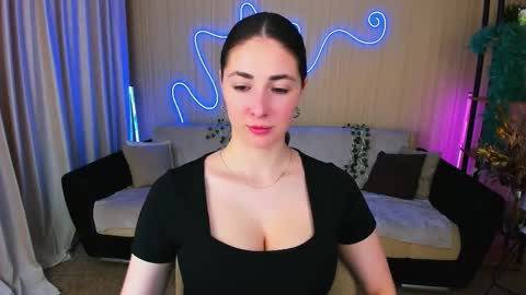 sensitiveheartt online show from October 20, 2025, 7:25 pm