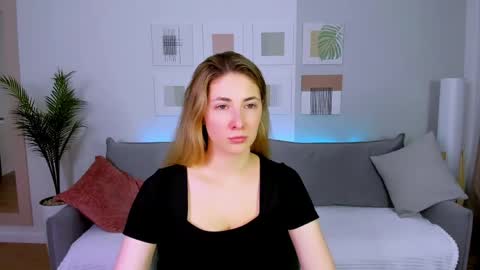Snapshot of sensitiveheartt chatting on April 15, 2026, 8:20 pm sensitiveheartt online show from April 15, 2026, 8:20 pm