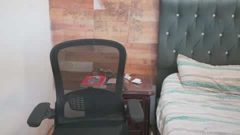 Snapshot of senssual_goddess chatting on March 5, 2025, 8:21 pm senssual_goddess online show from March 5, 2025, 8:21 pm