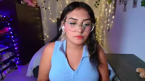 Snapshot of sensual_flame chatting on December 21, 2025, 11:23 pm Camille and sophie online show from December 21, 2025, 11:23 pm