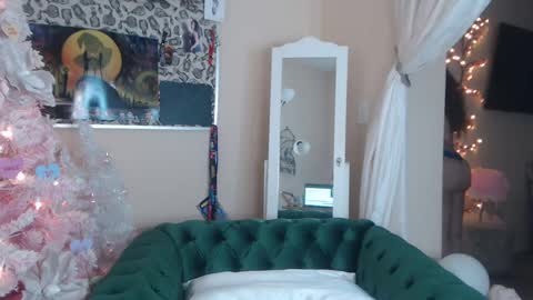 V online show from February 1, 2025, 9:08 pm