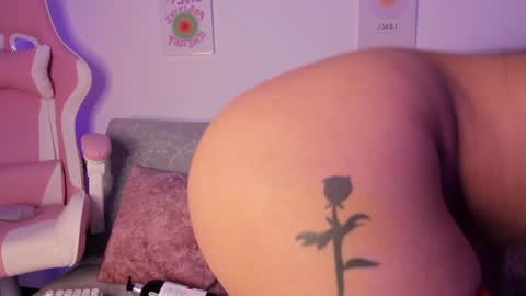 Snapshot of sensualhaven_ chatting on January 2, 2025, 12:13 am sensualhaven_ online show from January 2, 2025, 12:13 am