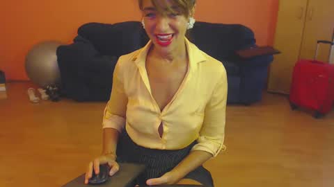 Snapshot of sensualmyra chatting on September 27, 2025, 12:43 pm sensualmyra online show from September 27, 2025, 12:43 pm