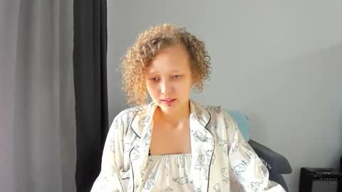 Snapshot of senya_sol chatting on February 25, 2026, 8:35 am senya_sol online show from February 25, 2026, 8:35 am